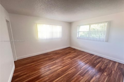 Copropriété à louer à Tamarac, Floride: 2 chambres, 88.16 m2 № 1988331 - photo 4