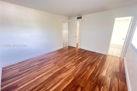 Copropriété à louer à Tamarac, Floride: 2 chambres, 88.16 m2 № 1988331 - photo 6