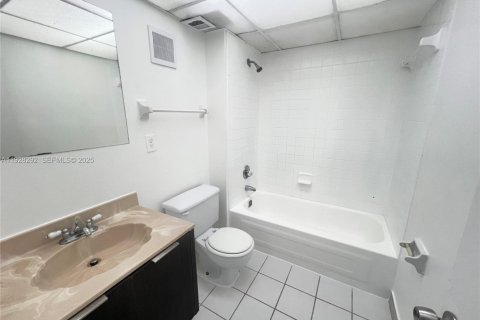 Copropriété à louer à Tamarac, Floride: 2 chambres, 88.16 m2 № 1988331 - photo 8