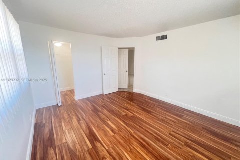 Copropriété à louer à Tamarac, Floride: 2 chambres, 88.16 m2 № 1988331 - photo 5