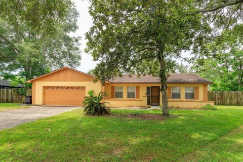 Villa ou maison à Altamonte Springs, Floride 4 chambres, 159.79 m2 № 2259210
