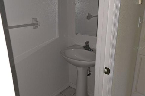 Снять в аренду таунхаус в Дейд-Сити, Флорида 3 комнаты, 89м2, № 1740350 - фото 8