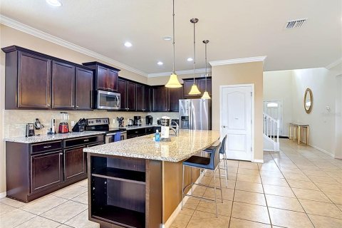 House in Kissimmee, Florida 8 bedrooms, 375.42 sq.m. № 2213444 - photo 13