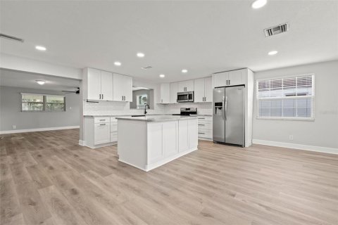 Villa ou maison à louer à Largo, Floride: 3 chambres, 148.36 m2 № 1883542 - photo 4
