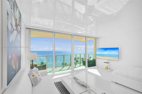 Снять в аренду кондоминиум в Холливуд, Флорида 44.78м2, № 1973728 - фото 3