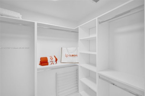 Снять в аренду кондоминиум в Холливуд, Флорида 44.78м2, № 1973728 - фото 11