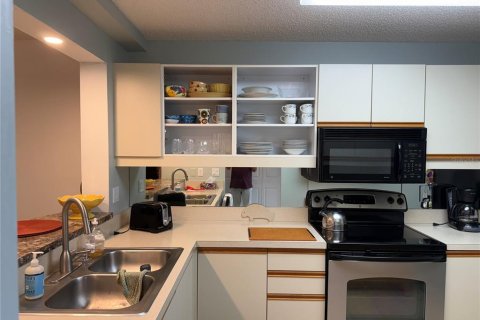 Condo in Sarasota, Florida, 2 bedrooms № 2110767 - photo 6