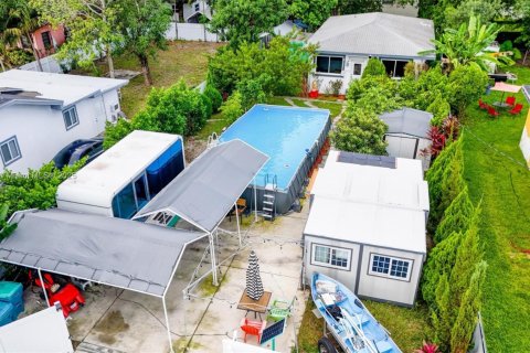 House in Miami, Florida 2 bedrooms, 96.25 sq.m. № 1943520 - photo 24