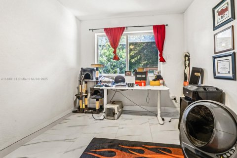 House in Miami, Florida 2 bedrooms, 96.25 sq.m. № 1943520 - photo 11