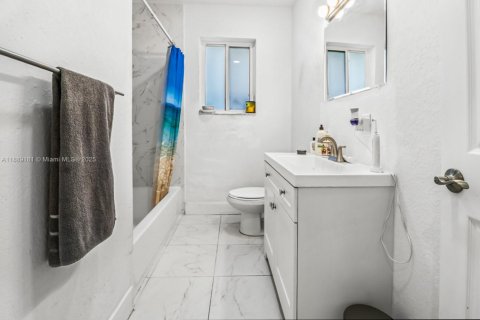House in Miami, Florida 2 bedrooms, 96.25 sq.m. № 1943520 - photo 13