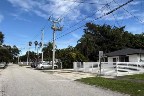 House in Miami, Florida 2 bedrooms, 96.25 sq.m. № 1943520 - photo 6