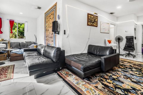 House in Miami, Florida 2 bedrooms, 96.25 sq.m. № 1943520 - photo 8