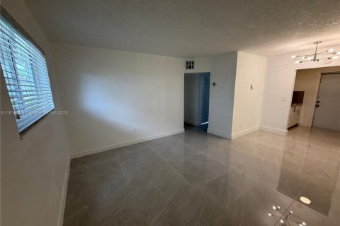 House in Miami, Florida 2 bedrooms, 316.24 sq.m. № 2019229