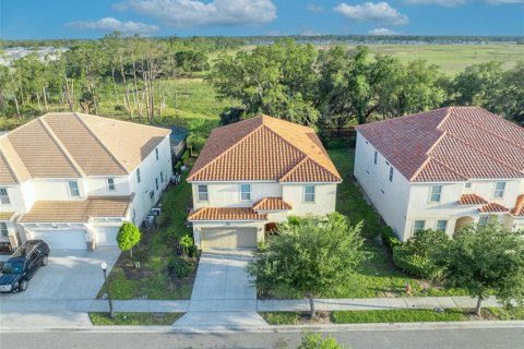 House in Davenport, Florida 9 bedrooms, 372.72 sq.m. № 1732224 - photo 2