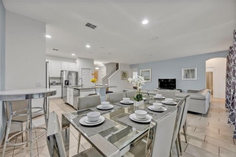 House in Davenport, Florida 9 bedrooms, 372.72 sq.m. № 1732224 - photo 15