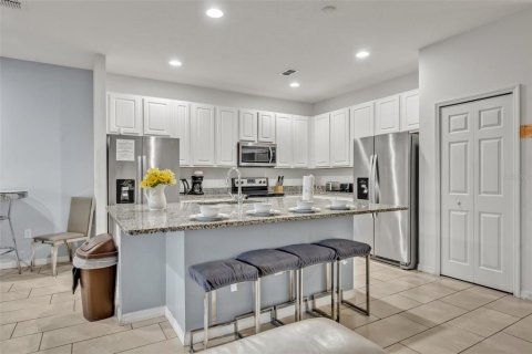 House in Davenport, Florida 9 bedrooms, 372.72 sq.m. № 1732224 - photo 13