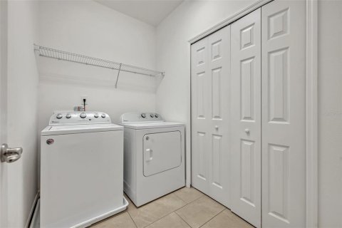 House in Davenport, Florida 9 bedrooms, 372.72 sq.m. № 1732224 - photo 26