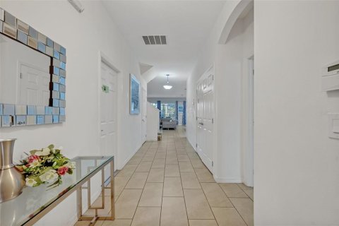 House in Davenport, Florida 9 bedrooms, 372.72 sq.m. № 1732224 - photo 6