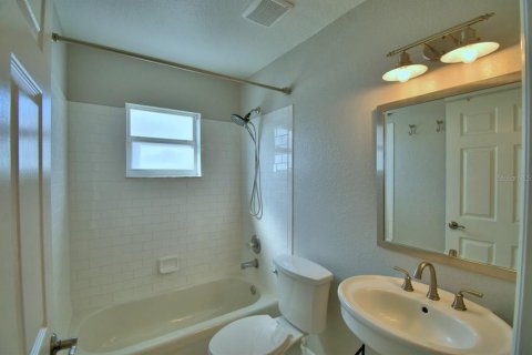 House in Winter Haven, Florida 4 bedrooms, 138.24 sq.m. № 2093330 - photo 20