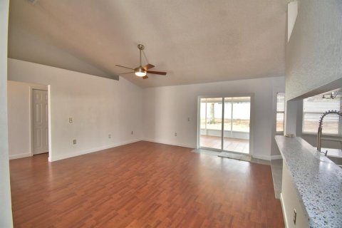 House in Winter Haven, Florida 4 bedrooms, 138.24 sq.m. № 2093330 - photo 6