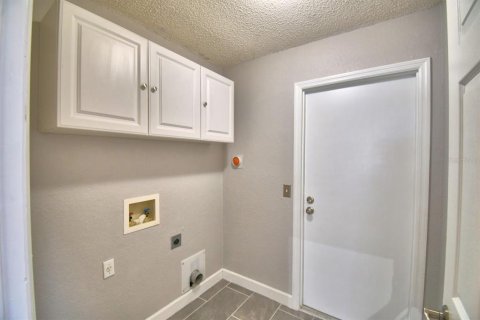 House in Winter Haven, Florida 4 bedrooms, 138.24 sq.m. № 2093330 - photo 27