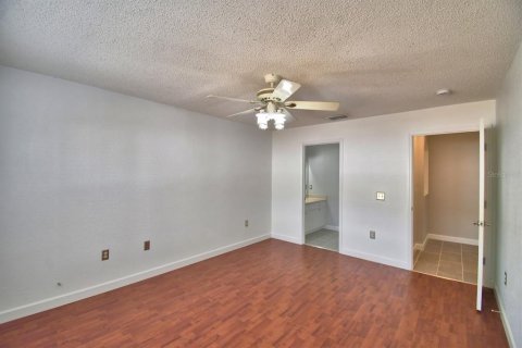 House in Winter Haven, Florida 4 bedrooms, 138.24 sq.m. № 2093330 - photo 16