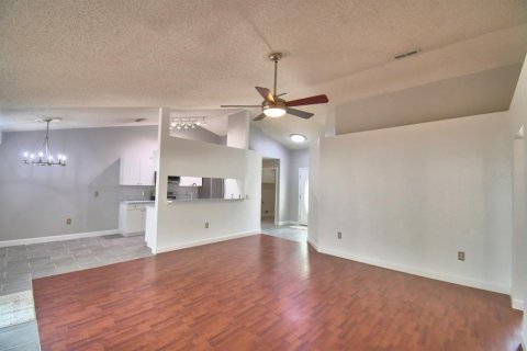 House in Winter Haven, Florida 4 bedrooms, 138.24 sq.m. № 2093330 - photo 7