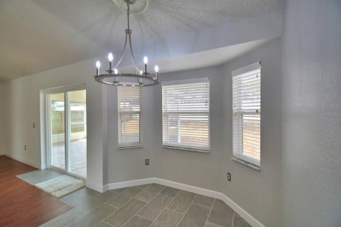 House in Winter Haven, Florida 4 bedrooms, 138.24 sq.m. № 2093330 - photo 15