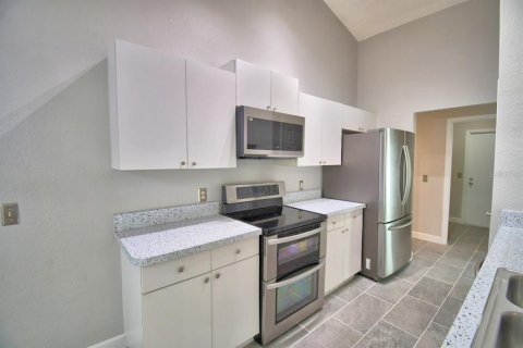 House in Winter Haven, Florida 4 bedrooms, 138.24 sq.m. № 2093330 - photo 11