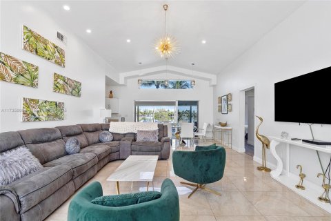 Villa ou maison à louer à Miami, Floride: 4 chambres, 176.98 m2 № 1485718 - photo 10