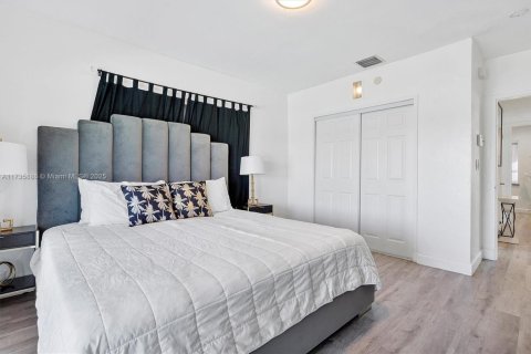 Villa ou maison à louer à Miami, Floride: 4 chambres, 176.98 m2 № 1485718 - photo 14