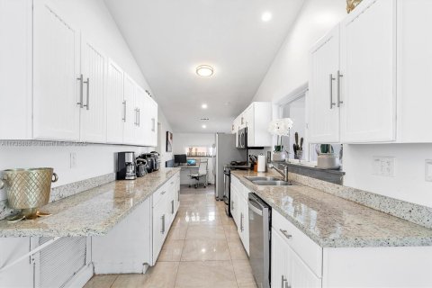 Villa ou maison à louer à Miami, Floride: 4 chambres, 176.98 m2 № 1485718 - photo 29