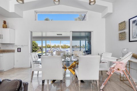 Villa ou maison à louer à Miami, Floride: 4 chambres, 176.98 m2 № 1485718 - photo 27