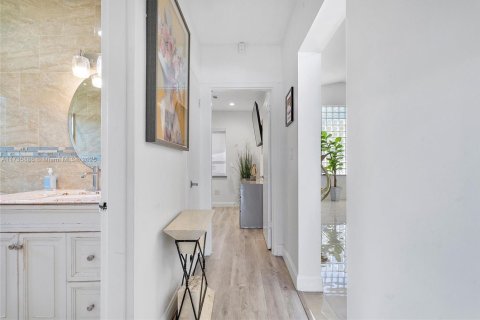 Villa ou maison à louer à Miami, Floride: 4 chambres, 176.98 m2 № 1485718 - photo 15