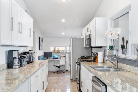 Villa ou maison à louer à Miami, Floride: 4 chambres, 176.98 m2 № 1485718 - photo 30