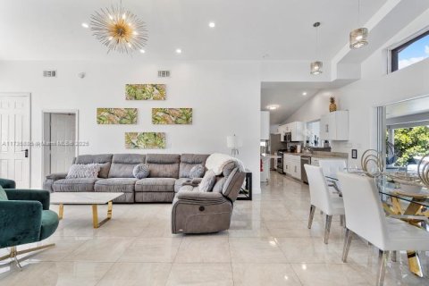 Villa ou maison à louer à Miami, Floride: 4 chambres, 176.98 m2 № 1485718 - photo 2