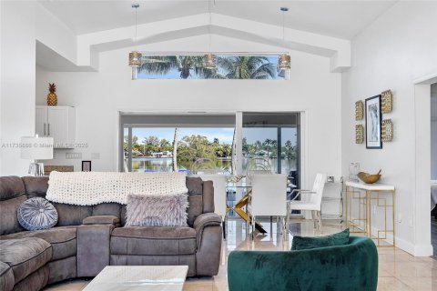 Villa ou maison à louer à Miami, Floride: 4 chambres, 176.98 m2 № 1485718 - photo 9