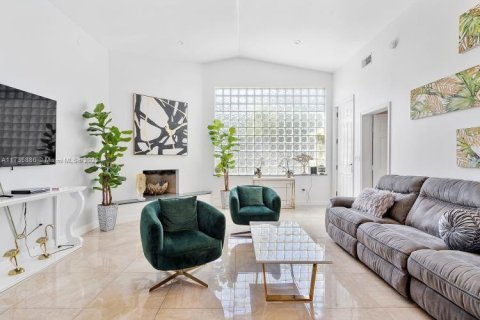 Villa ou maison à louer à Miami, Floride: 4 chambres, 176.98 m2 № 1485718 - photo 5