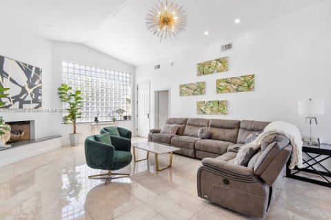 Villa ou maison à louer à Miami, Floride: 4 chambres, 176.98 m2 № 1485718 - photo 6
