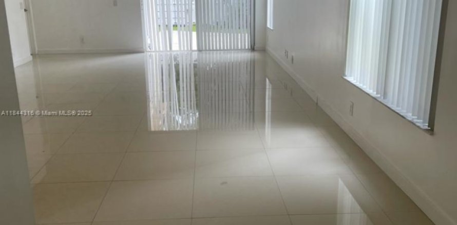 Villa ou maison à Weston, Floride 3 chambres, 125.7 m2 № 1841328