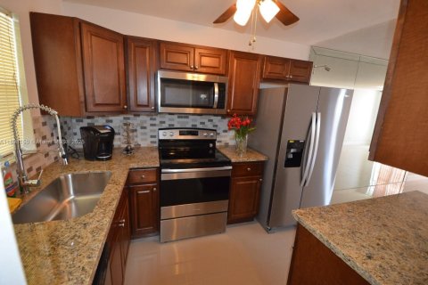 Copropriété à louer à Boca Raton, Floride: 2 chambres, 78.04 m2 № 1949876 - photo 1