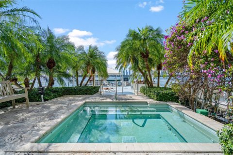 Propiedad comercial en venta en Miami Beach, Florida № 1990784 - foto 29