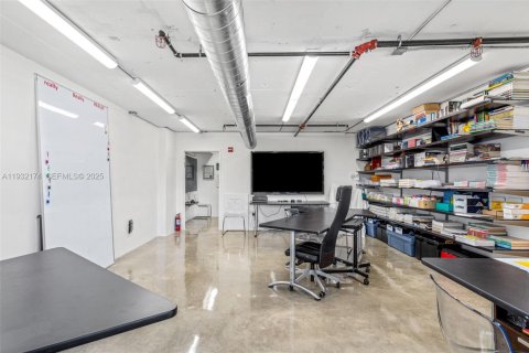 Propiedad comercial en venta en Miami Beach, Florida № 1990784 - foto 21