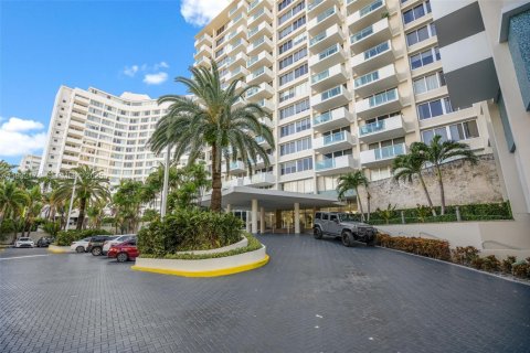 Propiedad comercial en venta en Miami Beach, Florida № 1990784 - foto 10