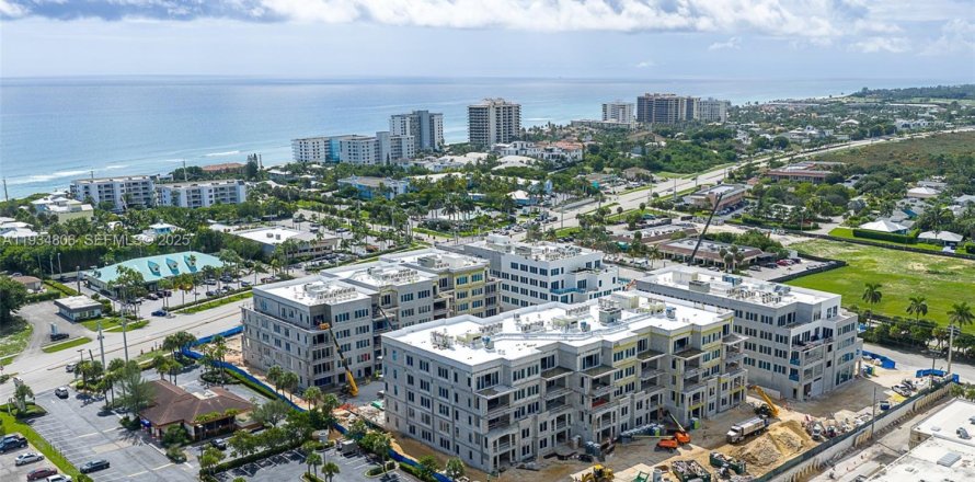 Кондоминиум с 6 комнатами в Джуно-Бич, Флорида № 1993023