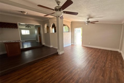 Villa ou maison à vendre à Hollywood, Floride: 3 chambres, 142.23 m2 № 1854735 - photo 4