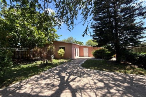 Villa ou maison à vendre à Hollywood, Floride: 3 chambres, 142.23 m2 № 1854735 - photo 13