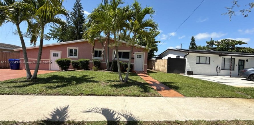 House in Hollywood, Florida 3 bedrooms, 142.23 sq.m. № 1854735