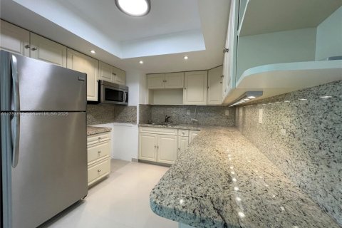 Copropriété à louer à Miami Beach, Floride: 2 chambres, 100.06 m2 № 1645315 - photo 9