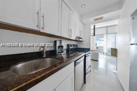 Apartamento en venta en North Bay Village, Florida, 40.13 m2 № 1877695 - foto 4